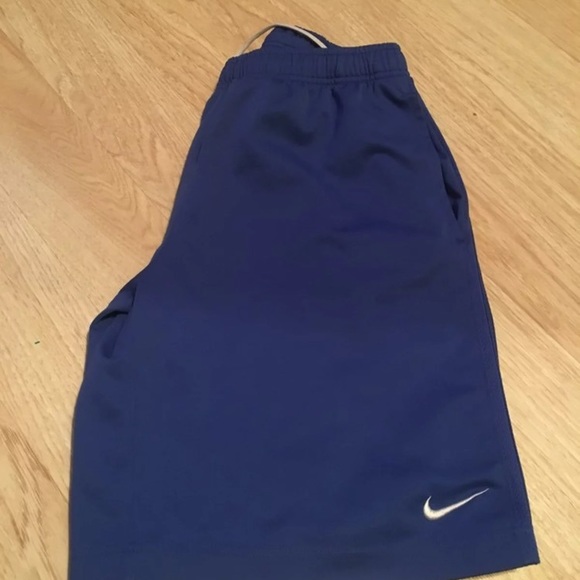 Nike Basketball Shorts - Picture 2 of 3
